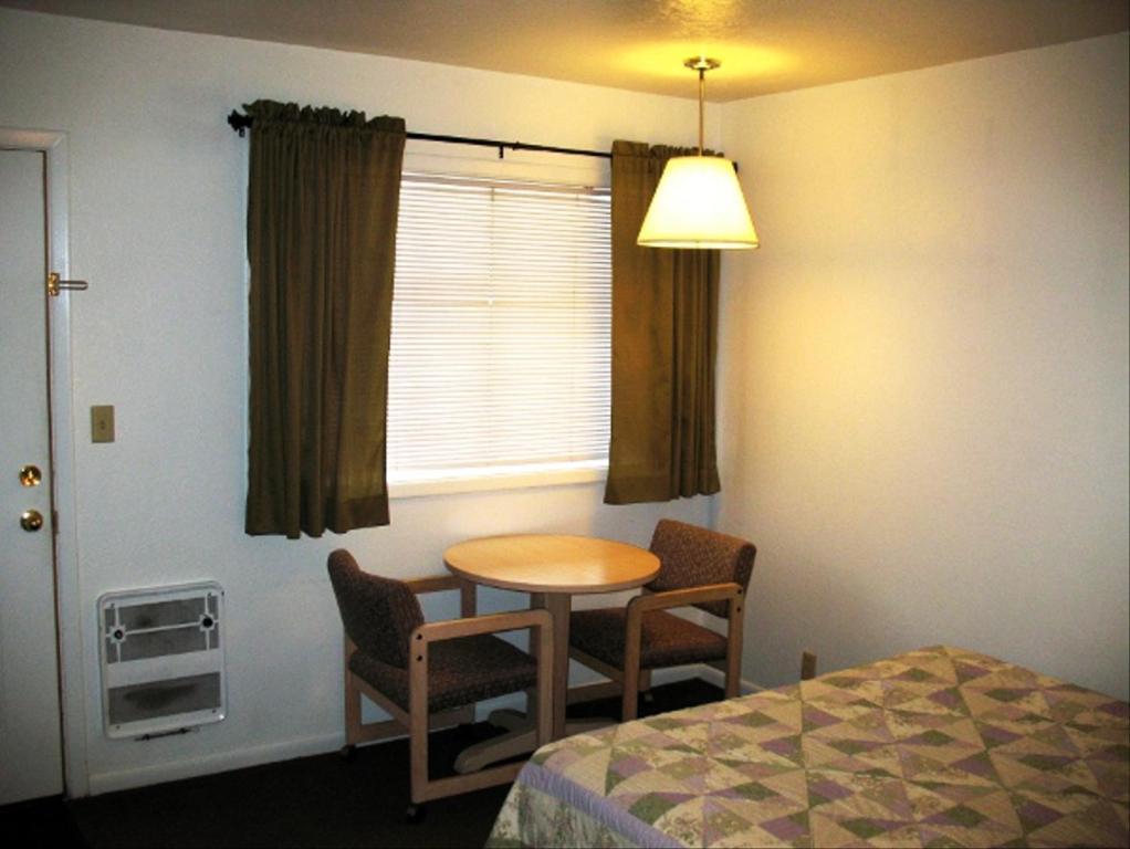 Golden West Motel Кламат Фолс Экстерьер фото