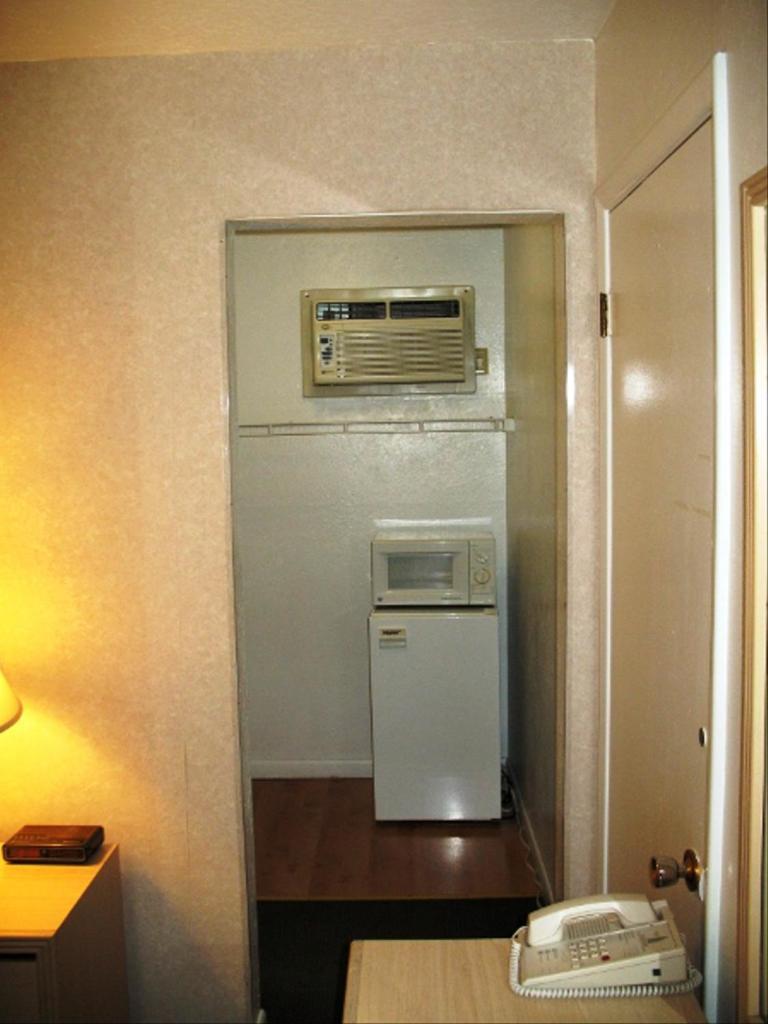 Golden West Motel Кламат Фолс Экстерьер фото