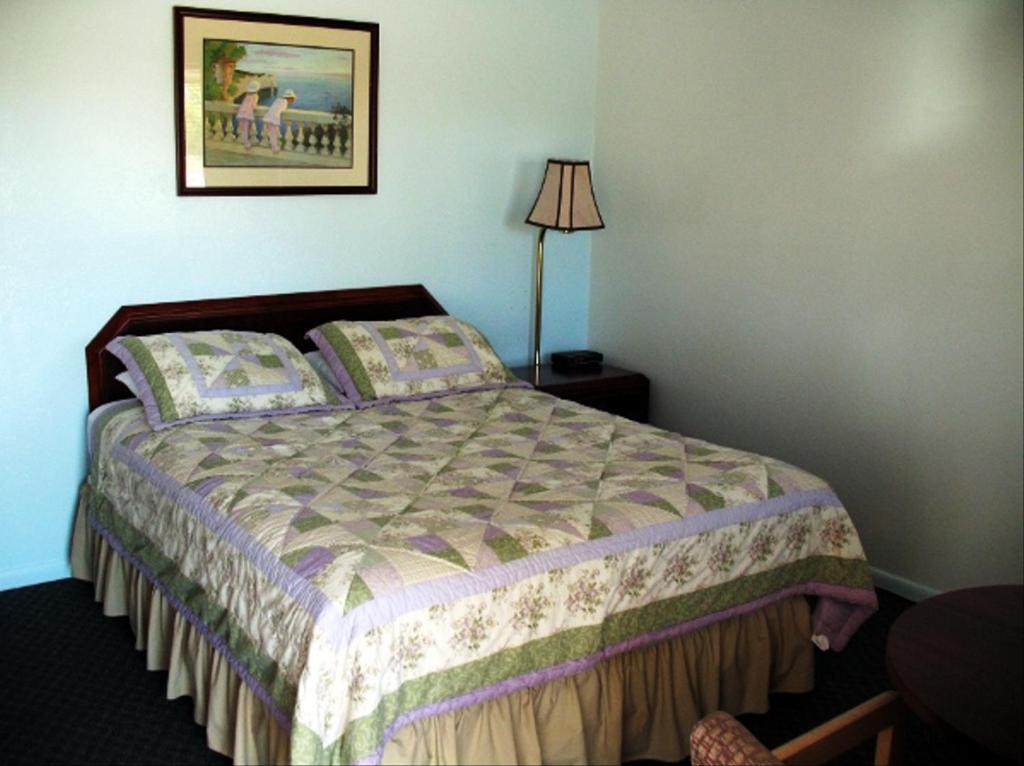 Golden West Motel Кламат Фолс Экстерьер фото