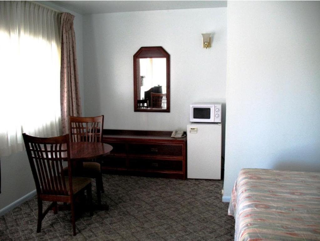 Golden West Motel Кламат Фолс Экстерьер фото