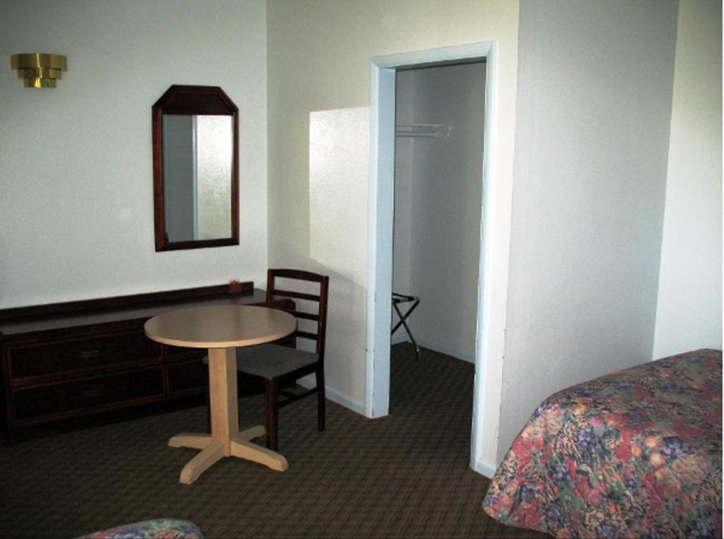 Golden West Motel Кламат Фолс Экстерьер фото