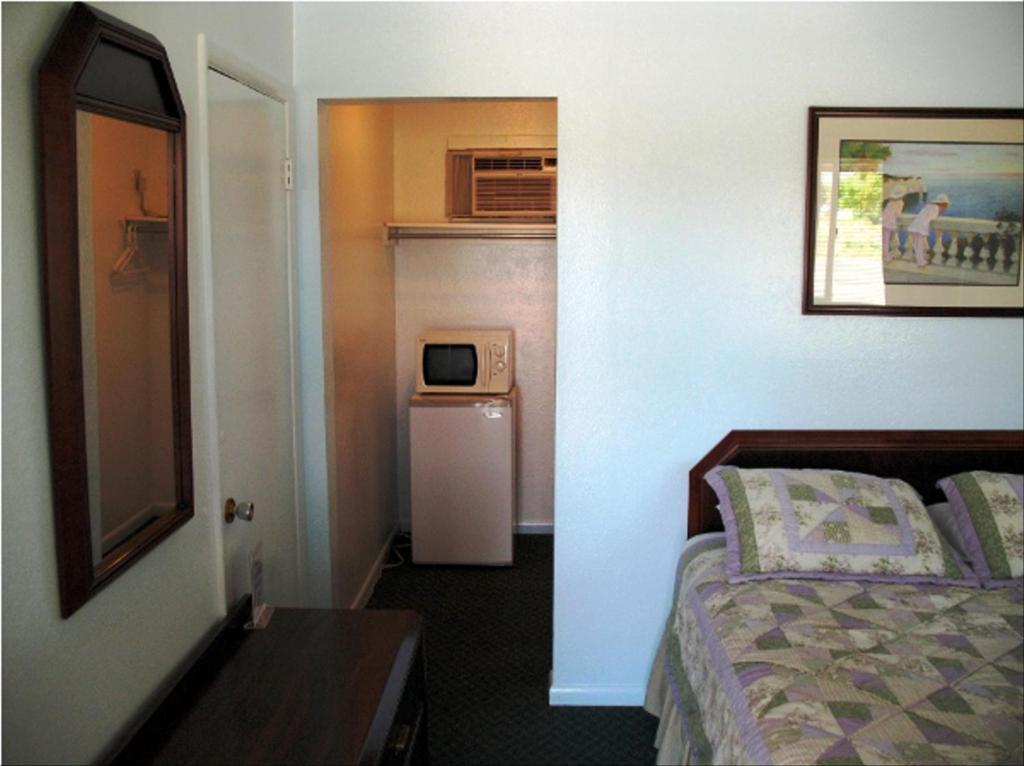 Golden West Motel Кламат Фолс Экстерьер фото