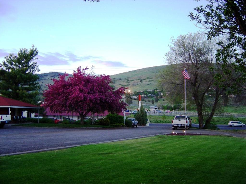 Golden West Motel Кламат Фолс Экстерьер фото